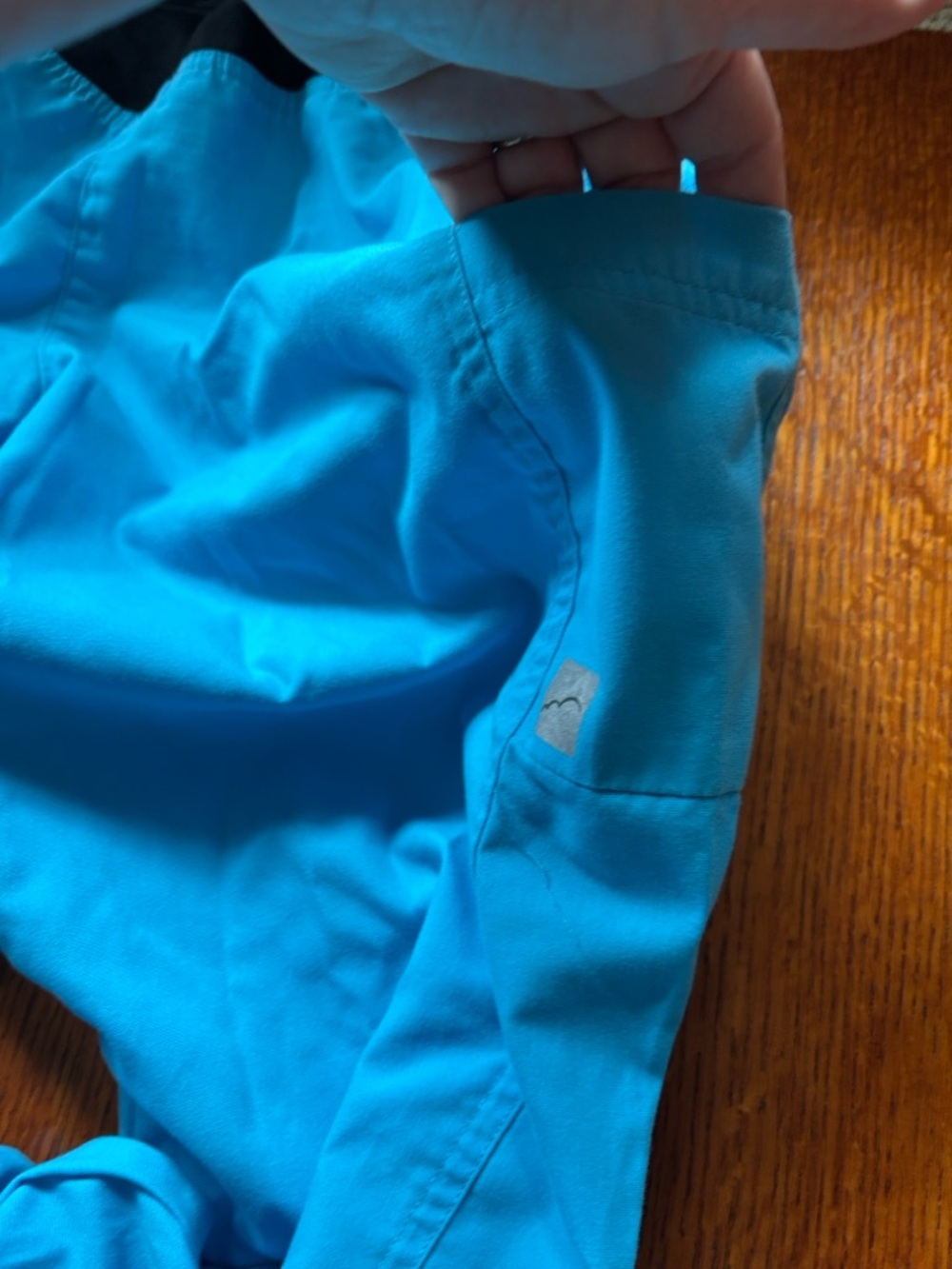 BUTTER-SOFT Yoga inspired scrub pants. Cargo pockets. Soft waistband. Size MP - Picture 4 of 7